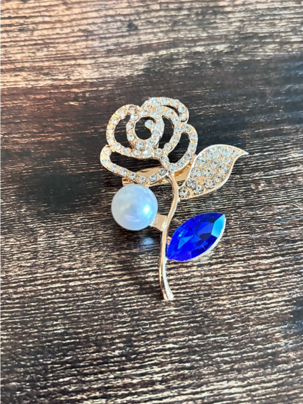 Gold-Tone Rose Brooch with White Pearl and Sapphire Blue Crystal - Picture 2 of 3